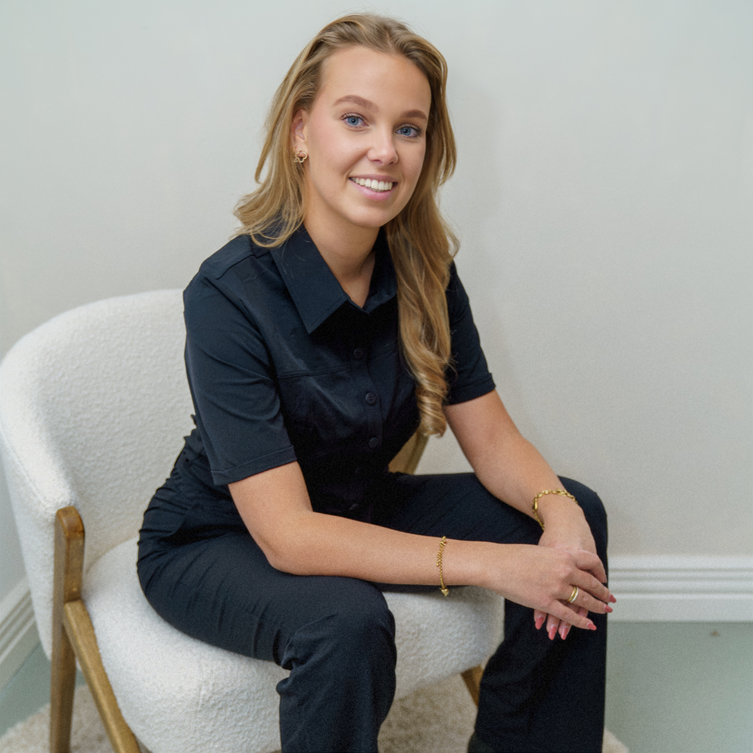 Le Traveliér clothing with a polished business look